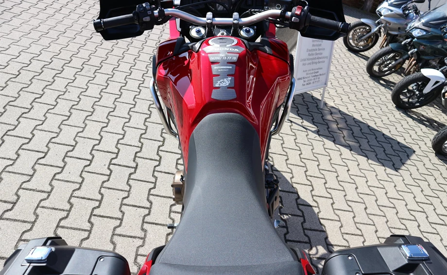 Rebuilt motorbike Honda CRF1000L Africa Twin Bild 23: Rebuilt motorbike Honda CRF1000L Africa Twin