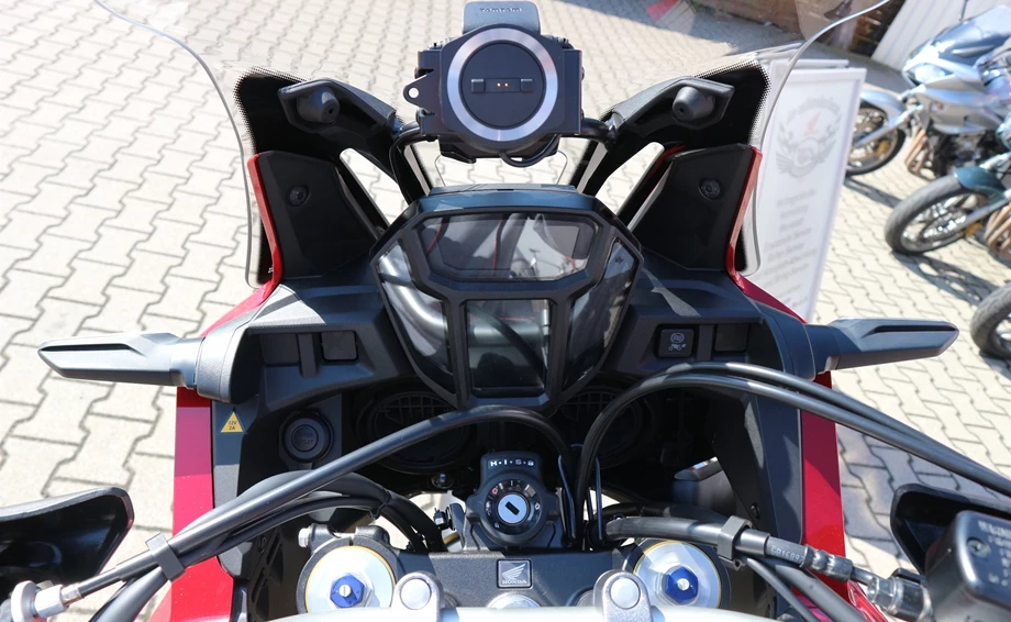 Rebuilt motorbike Honda CRF1000L Africa Twin Bild 24: Rebuilt motorbike Honda CRF1000L Africa Twin