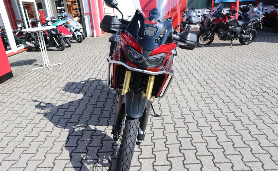 Rebuilt motorbike Honda CRF1000L Africa Twin Bild 3: Rebuilt motorbike Honda CRF1000L Africa Twin