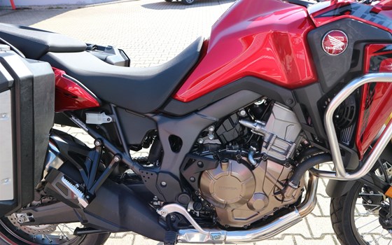 Umgebautes Motorrad Honda CRF1000L Africa Twin von Auto-und Motorradhaus Bürstadt GmbH - Bild 8 Umgebautes Motorrad Honda CRF1000L Africa Twin von Auto-und Motorradhaus Bürstadt GmbH - Bild 8