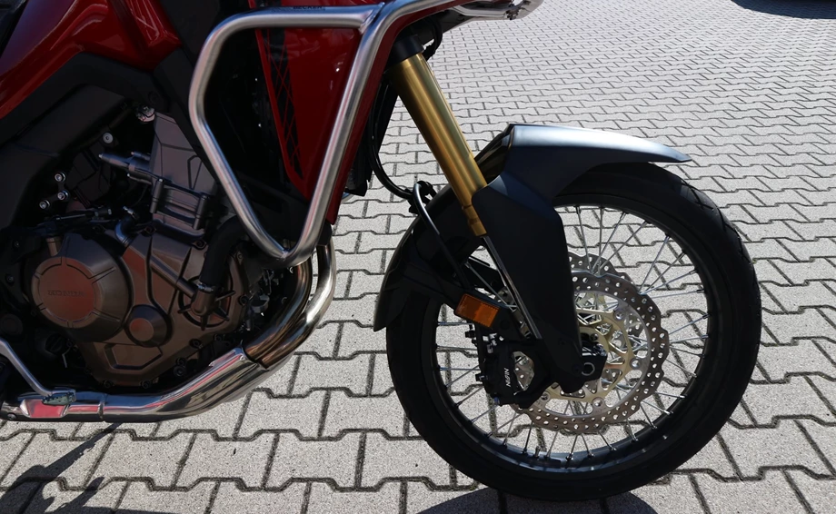 Rebuilt motorbike Honda CRF1000L Africa Twin Bild 9: Rebuilt motorbike Honda CRF1000L Africa Twin