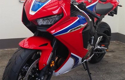 Honda CBR1000RR Fireblade Custom Bike Honda CBR1000RR Fireblade Custom Bike