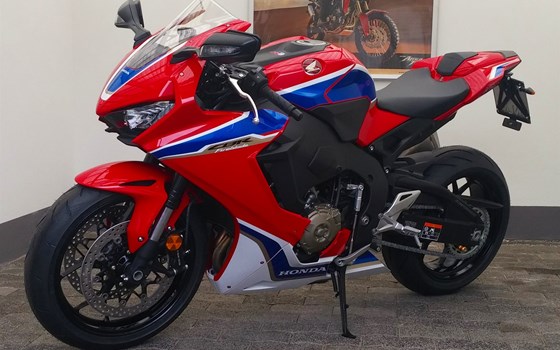Umgebautes Motorrad Honda CBR1000RR Fireblade von MOTO Bauer - Bild 4 Umgebautes Motorrad Honda CBR1000RR Fireblade von MOTO Bauer - Bild 4