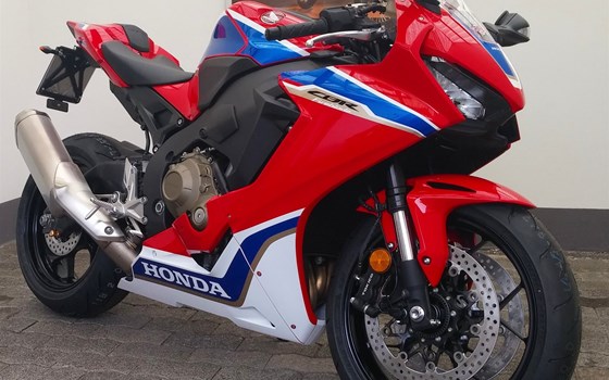Umgebautes Motorrad Honda CBR1000RR Fireblade von MOTO Bauer - Bild 5 Umgebautes Motorrad Honda CBR1000RR Fireblade von MOTO Bauer - Bild 5