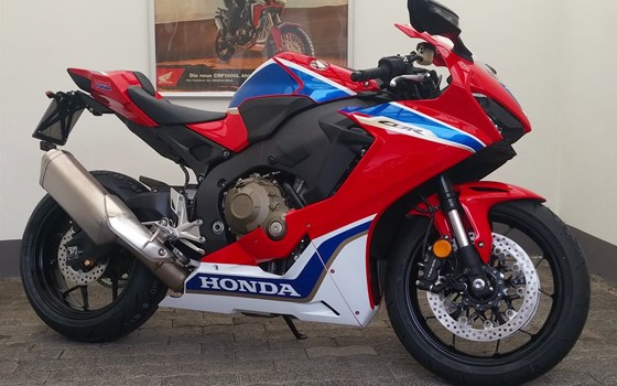 Umgebautes Motorrad Honda CBR1000RR Fireblade von MOTO Bauer - Bild 6 Umgebautes Motorrad Honda CBR1000RR Fireblade von MOTO Bauer - Bild 6