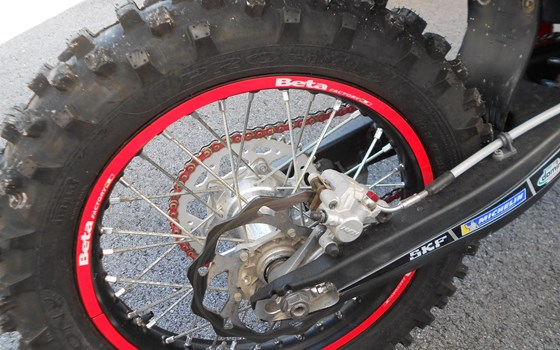 Umgebautes Motorrad Beta RR 498 4T von Akratec - Bild 4