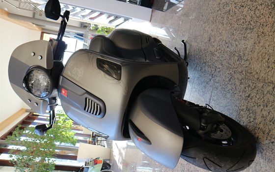Umgebautes Motorrad Vespa GTS 125 i.e. Super Sport von Akratec - Bild 5