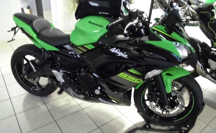 Umbgebautes Motorrad Kawasaki Ninja 650 KRT Bild 1: Umbgebautes Motorrad Kawasaki Ninja 650 KRT