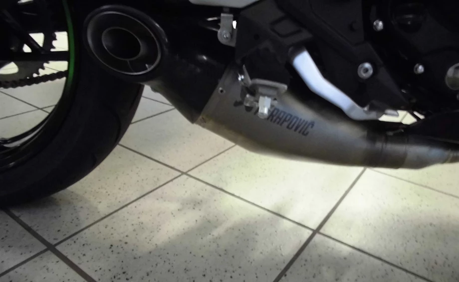 Umbgebautes Motorrad Kawasaki Ninja 650 KRT Bild 3: Umbgebautes Motorrad Kawasaki Ninja 650 KRT