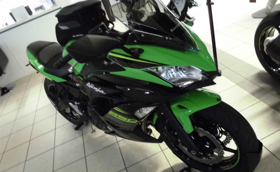 Umbgebautes Motorrad Kawasaki Ninja 650 KRT Bild 5: Umbgebautes Motorrad Kawasaki Ninja 650 KRT