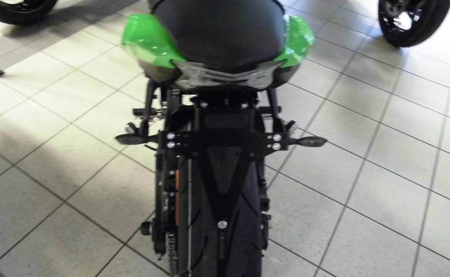 Umbgebautes Motorrad Kawasaki Ninja 650 KRT Bild 9: Umbgebautes Motorrad Kawasaki Ninja 650 KRT