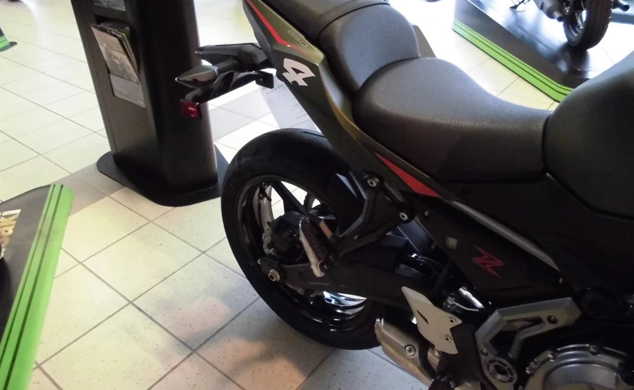 Umbgebautes Motorrad Kawasaki Z650 Bild 5: Umbgebautes Motorrad Kawasaki Z650