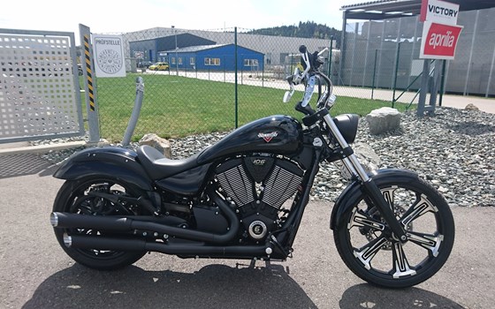Umgebautes Motorrad Victory Vegas 8-Ball von Berni´s Biker Bude - Bild 1 Umgebautes Motorrad Victory Vegas 8-Ball von Berni´s Biker Bude - Bild 1