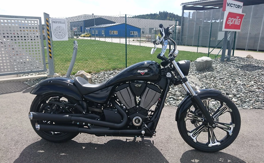 Umbgebautes Motorrad Victory Vegas 8-Ball Bild 1: Umbgebautes Motorrad Victory Vegas 8-Ball