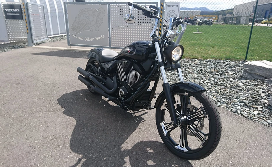 Umbgebautes Motorrad Victory Vegas 8-Ball Bild 2: Umbgebautes Motorrad Victory Vegas 8-Ball
