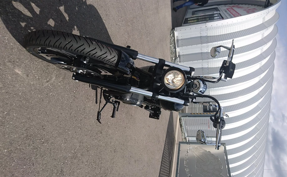 Umbgebautes Motorrad Victory Vegas 8-Ball Bild 3: Umbgebautes Motorrad Victory Vegas 8-Ball