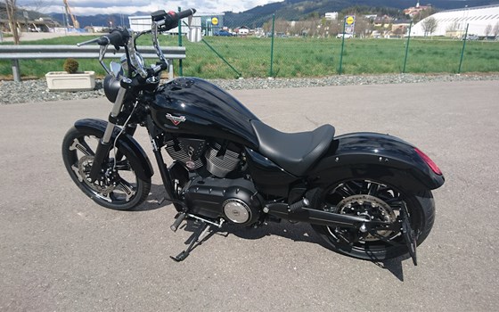 Umgebautes Motorrad Victory Vegas 8-Ball von Berni´s Biker Bude - Bild 5 Umgebautes Motorrad Victory Vegas 8-Ball von Berni´s Biker Bude - Bild 5