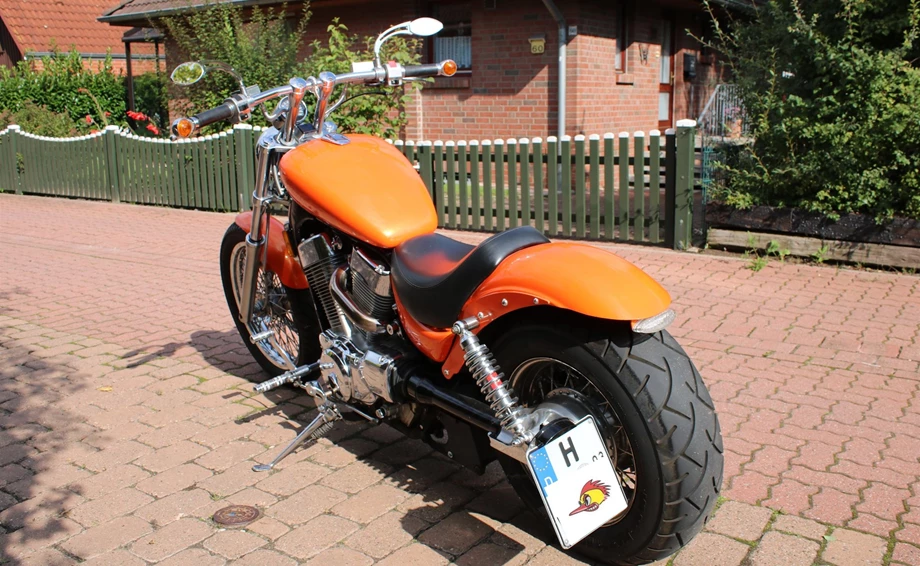 Umbgebautes Motorrad Suzuki VS 1400 GLP Intruder Bild 2: Umbgebautes Motorrad Suzuki VS 1400 GLP Intruder