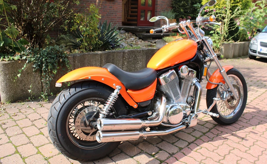 Umbgebautes Motorrad Suzuki VS 1400 GLP Intruder Bild 3: Umbgebautes Motorrad Suzuki VS 1400 GLP Intruder