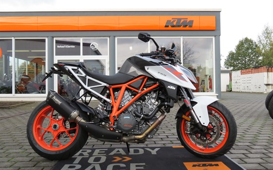Umgebautes Motorrad KTM 1290 Super Duke R von Biker`s Point Fuchs GmbH & Co. KG - Bild 1 Umgebautes Motorrad KTM 1290 Super Duke R von Biker`s Point Fuchs GmbH & Co. KG - Bild 1