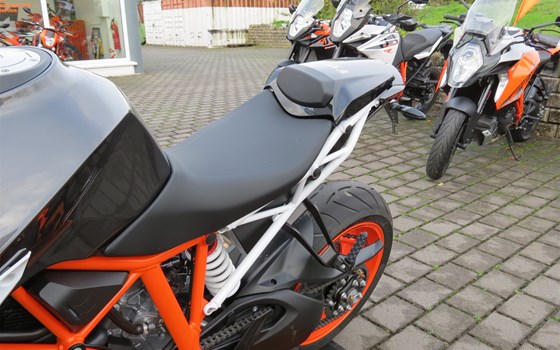 Umgebautes Motorrad KTM 1290 Super Duke R von Biker`s Point Fuchs GmbH & Co. KG - Bild 9 Umgebautes Motorrad KTM 1290 Super Duke R von Biker`s Point Fuchs GmbH & Co. KG - Bild 9