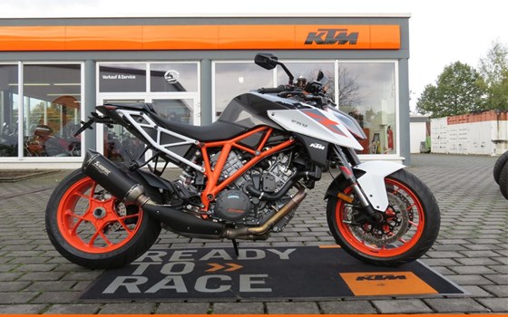 Umgebautes Motorrad KTM 1290 Super Duke R von Biker`s Point Fuchs GmbH & Co. KG - Bild 10 Umgebautes Motorrad KTM 1290 Super Duke R von Biker`s Point Fuchs GmbH & Co. KG - Bild 10