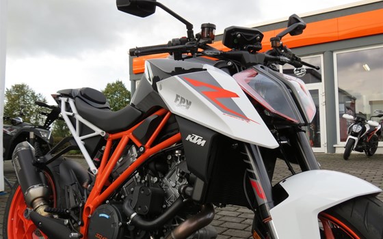 Umgebautes Motorrad KTM 1290 Super Duke R von Biker`s Point Fuchs GmbH & Co. KG - Bild 2 Umgebautes Motorrad KTM 1290 Super Duke R von Biker`s Point Fuchs GmbH & Co. KG - Bild 2