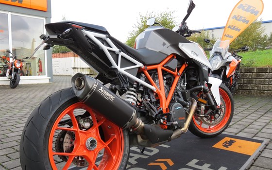 Umgebautes Motorrad KTM 1290 Super Duke R von Biker`s Point Fuchs GmbH & Co. KG - Bild 3 Umgebautes Motorrad KTM 1290 Super Duke R von Biker`s Point Fuchs GmbH & Co. KG - Bild 3