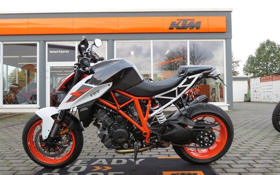 Umgebautes Motorrad KTM 1290 Super Duke R von Biker`s Point Fuchs GmbH & Co. KG - Bild 5 Umgebautes Motorrad KTM 1290 Super Duke R von Biker`s Point Fuchs GmbH & Co. KG - Bild 5