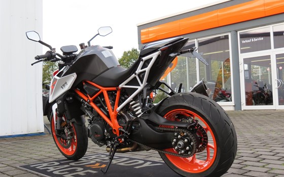 Umgebautes Motorrad KTM 1290 Super Duke R von Biker`s Point Fuchs GmbH & Co. KG - Bild 6 Umgebautes Motorrad KTM 1290 Super Duke R von Biker`s Point Fuchs GmbH & Co. KG - Bild 6