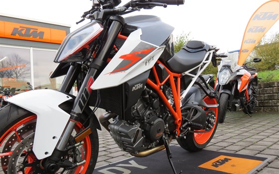 Umgebautes Motorrad KTM 1290 Super Duke R von Biker`s Point Fuchs GmbH & Co. KG - Bild 7 Umgebautes Motorrad KTM 1290 Super Duke R von Biker`s Point Fuchs GmbH & Co. KG - Bild 7