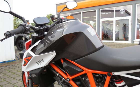 Umgebautes Motorrad KTM 1290 Super Duke R von Biker`s Point Fuchs GmbH & Co. KG - Bild 8 Umgebautes Motorrad KTM 1290 Super Duke R von Biker`s Point Fuchs GmbH & Co. KG - Bild 8