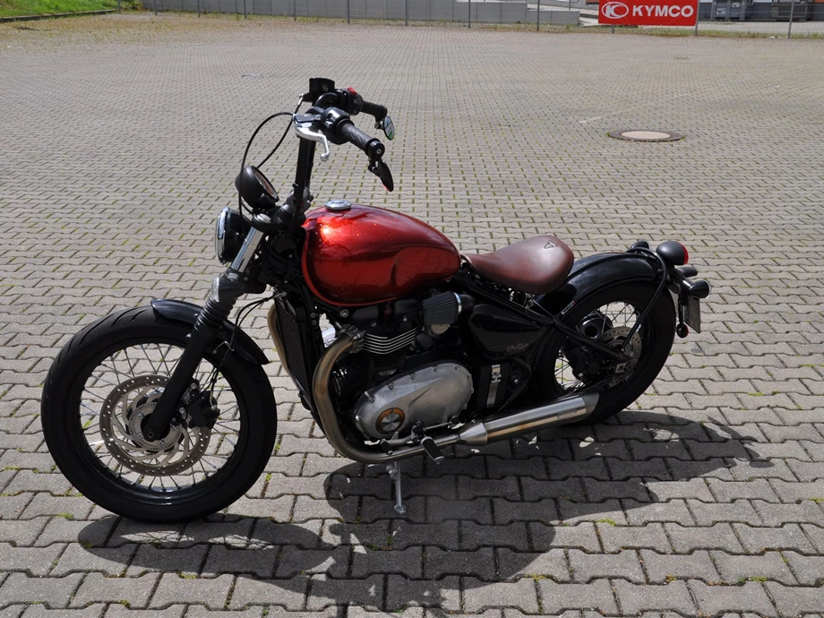Umbgebautes Motorrad Triumph Bonneville Bobber Bild 1: Umbgebautes Motorrad Triumph Bonneville Bobber