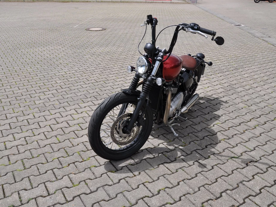 Umbgebautes Motorrad Triumph Bonneville Bobber Bild 5: Umbgebautes Motorrad Triumph Bonneville Bobber