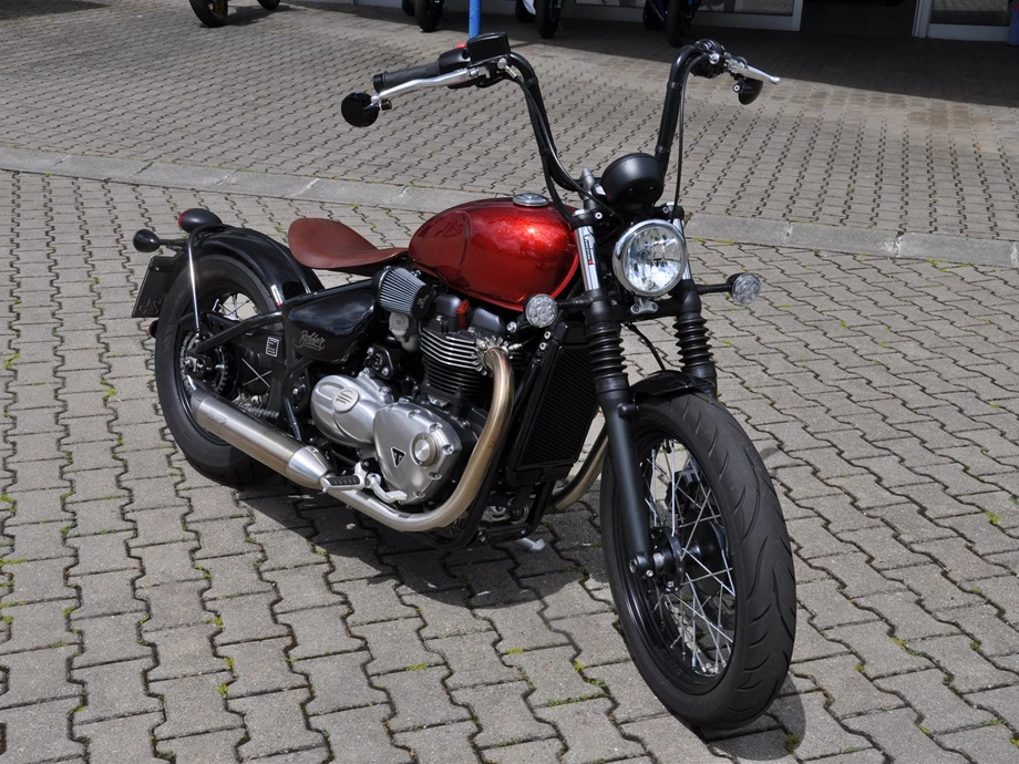Umbgebautes Motorrad Triumph Bonneville Bobber Bild 6: Umbgebautes Motorrad Triumph Bonneville Bobber
