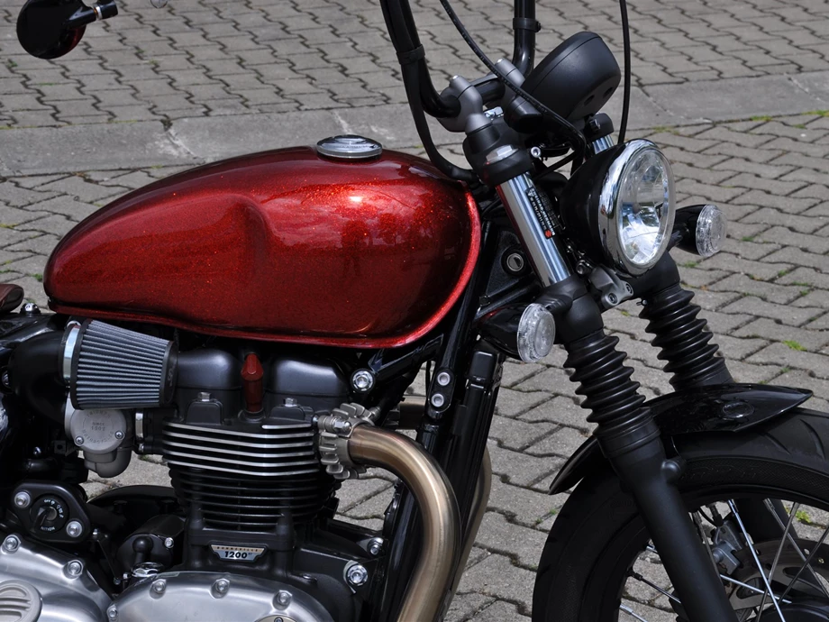 Umbgebautes Motorrad Triumph Bonneville Bobber Bild 7: Umbgebautes Motorrad Triumph Bonneville Bobber