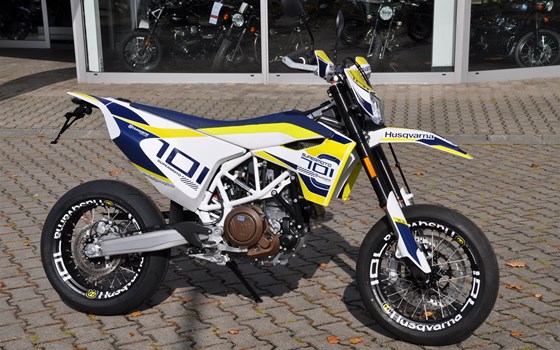 Umgebautes Motorrad Husqvarna 701 Supermoto von Zweirad Hermann - Bild 1 Umgebautes Motorrad Husqvarna 701 Supermoto von Zweirad Hermann - Bild 1