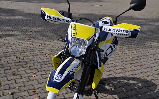 Umgebautes Motorrad Husqvarna 701 Supermoto von Zweirad Hermann - Bild 10 Umgebautes Motorrad Husqvarna 701 Supermoto von Zweirad Hermann - Bild 10