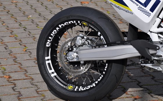 Umgebautes Motorrad Husqvarna 701 Supermoto von Zweirad Hermann - Bild 2 Umgebautes Motorrad Husqvarna 701 Supermoto von Zweirad Hermann - Bild 2