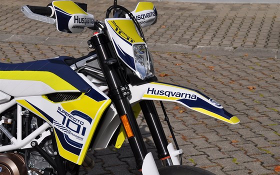 Umgebautes Motorrad Husqvarna 701 Supermoto von Zweirad Hermann - Bild 4 Umgebautes Motorrad Husqvarna 701 Supermoto von Zweirad Hermann - Bild 4