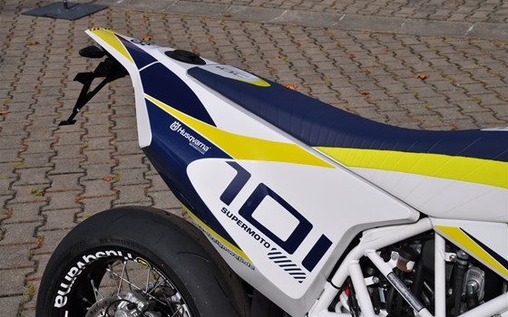 Umgebautes Motorrad Husqvarna 701 Supermoto von Zweirad Hermann - Bild 5 Umgebautes Motorrad Husqvarna 701 Supermoto von Zweirad Hermann - Bild 5