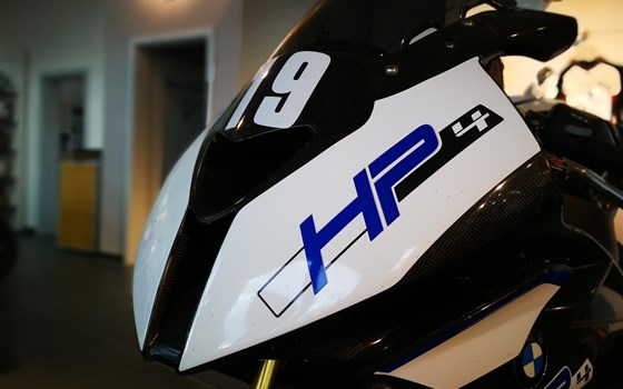 Umgebautes Motorrad BMW HP4 von BMW Motorradcenter Heermann-Rhein - Bild 1 Umgebautes Motorrad BMW HP4 von BMW Motorradcenter Heermann-Rhein - Bild 1