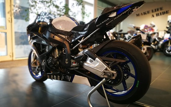 Umgebautes Motorrad BMW HP4 von BMW Motorradcenter Heermann-Rhein - Bild 6 Umgebautes Motorrad BMW HP4 von BMW Motorradcenter Heermann-Rhein - Bild 6