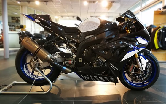 Umgebautes Motorrad BMW HP4 von BMW Motorradcenter Heermann-Rhein - Bild 9 Umgebautes Motorrad BMW HP4 von BMW Motorradcenter Heermann-Rhein - Bild 9