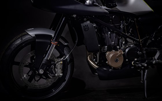 Umgebautes Motorrad Husqvarna Vitpilen 701 von Hertrampf Racing Emsbüren - Bild 3 Umgebautes Motorrad Husqvarna Vitpilen 701 von Hertrampf Racing Emsbüren - Bild 3