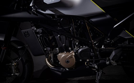 Umgebautes Motorrad Husqvarna Vitpilen 701 von Hertrampf Racing Emsbüren - Bild 7 Umgebautes Motorrad Husqvarna Vitpilen 701 von Hertrampf Racing Emsbüren - Bild 7
