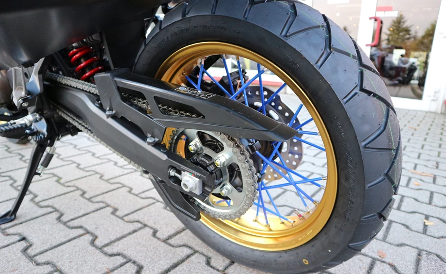 Rebuilt motorbike Honda CRF1000L Africa Twin Bild 11: Rebuilt motorbike Honda CRF1000L Africa Twin