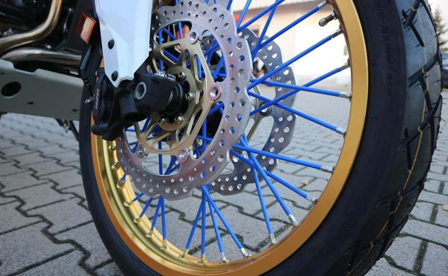 Rebuilt motorbike Honda CRF1000L Africa Twin Bild 13: Rebuilt motorbike Honda CRF1000L Africa Twin