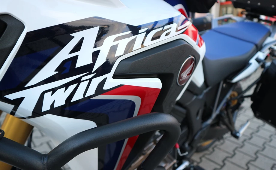 Rebuilt motorbike Honda CRF1000L Africa Twin Bild 17: Rebuilt motorbike Honda CRF1000L Africa Twin