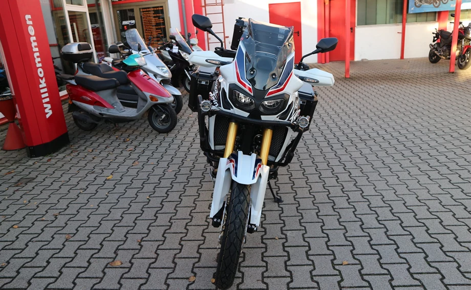 Rebuilt motorbike Honda CRF1000L Africa Twin Bild 3: Rebuilt motorbike Honda CRF1000L Africa Twin